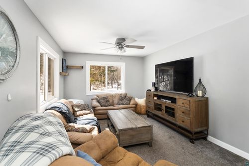 2887 Hutchinson Rd, Duluth, MN, 55811-2883 | Card Image