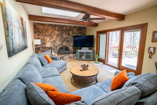 Family Room 1 | Image 10