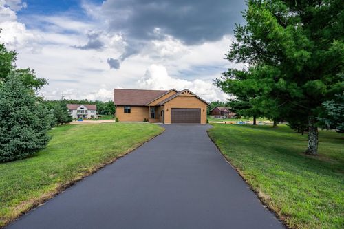 N7586 N Stone Gate Dr, New Lisbon, WI, 53950-9066 | Card Image