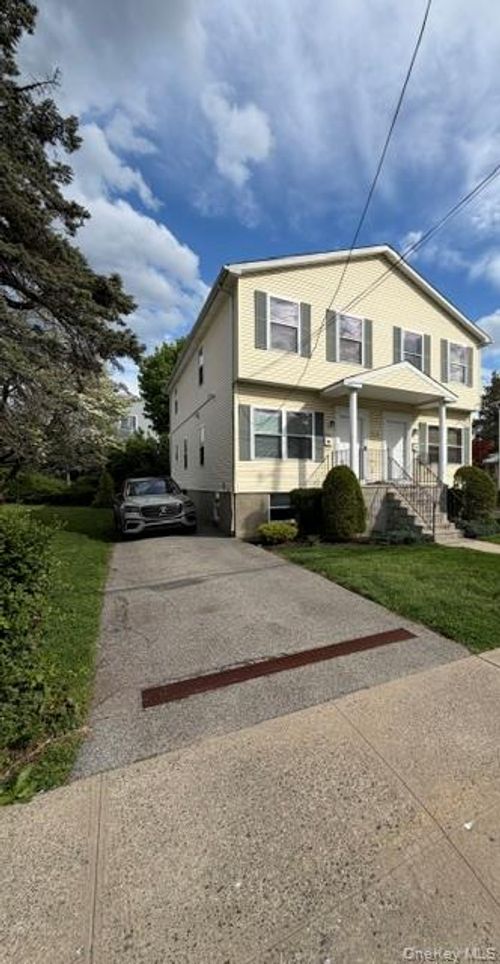 a-526 Fourth Ave, Pelham, NY, 10803-1230 | Card Image