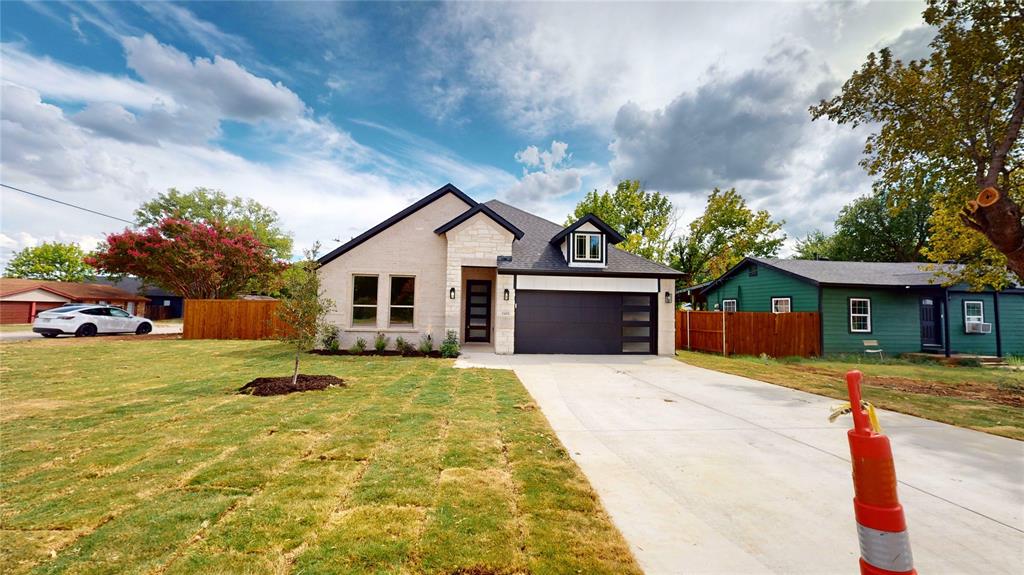 Marshall Dr, Grand Prairie, TX 75051