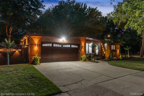 14400 Oak Park Blvd, Oak Park, MI, 48237-1915 | Card Image