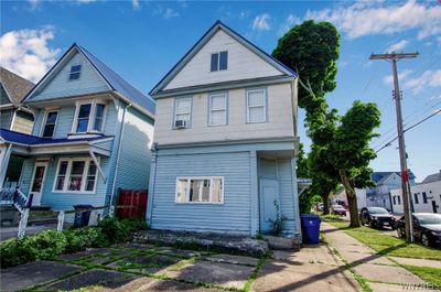 738 Prospect Avenue, Home with 4 bedrooms, 2 bathrooms and null parking in Buffalo NY | Image 1