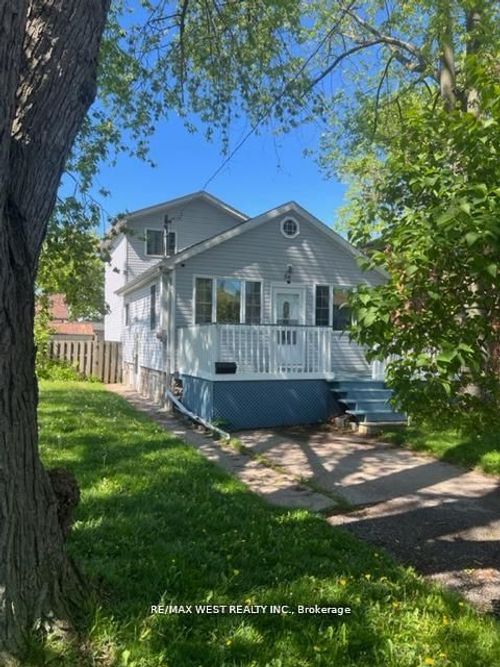 56 41st St, Etobicoke, ON, M8W3N6 | Card Image