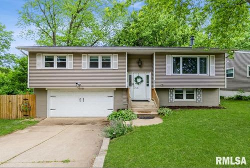 3071 S Hampton Dr, Bettendorf, IA, 52722-2643 | Card Image