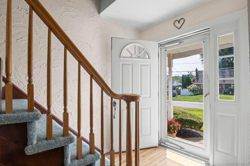 17 Grover Ln, E Northport, NY, 11731-3014 | Card Image