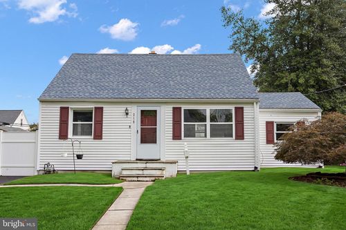 215 Decalb Ave, WILMINGTON, DE, 19804-3801 | Card Image