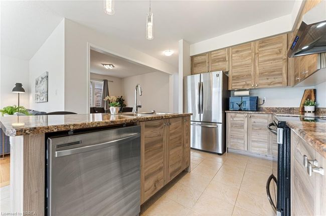 83 Munro Cir, House other with 4 bedrooms, 3 bathrooms and 4 parking in Brantford ON | Image 12