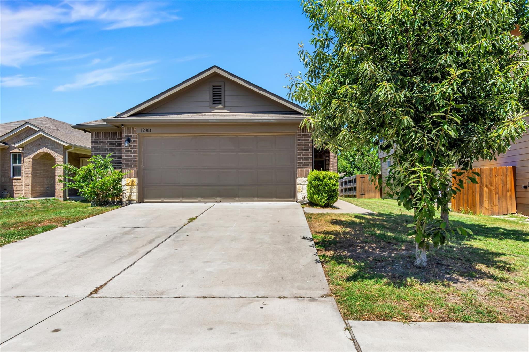 Residential Lease in Manor 3