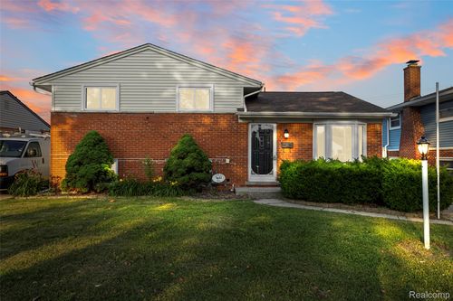 9651 Blaty St, Taylor, MI, 48180-3562 | Card Image