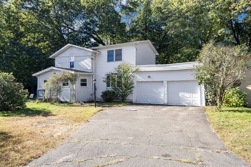 111 Thaddeus St, Chicopee, MA, 01020-1323 | Card Image