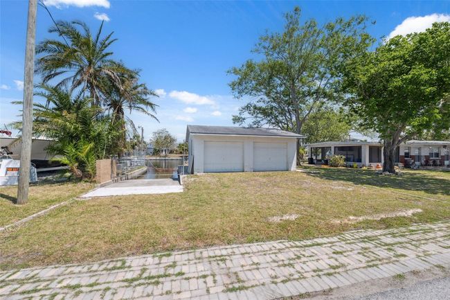 2 Car Garage + Boat Ramp | Image 4