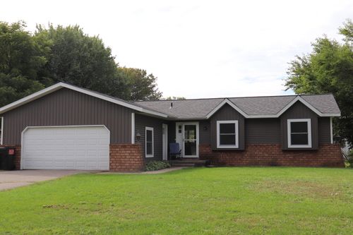 7151 Michael Dr, Hudsonville, MI, 49426-9704 | Card Image