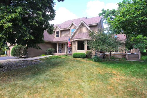 1230 Gleneagles Ct, Lake Geneva, WI, 53147-4913 | Card Image