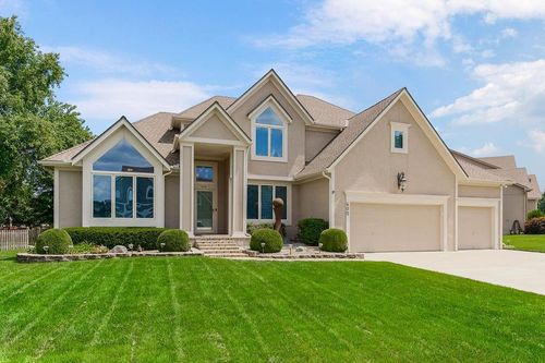 400 Ne Emerald Dr, Lee's Summit, MO, 64064-1171 | Card Image