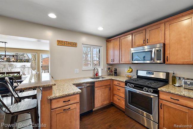 Kitchen (1 of 4) Stainless Steel Appliances. | Image 10