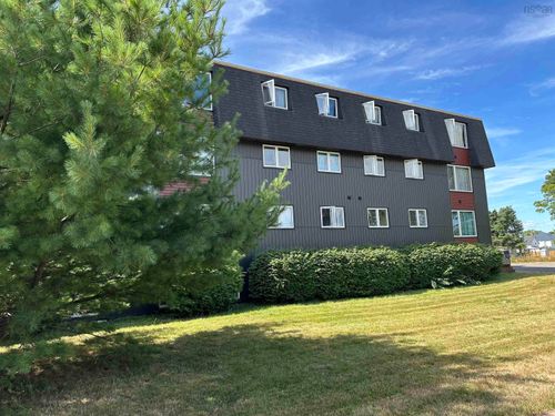 99 Rupert St, Amherst, NS, B4H3S4 | Card Image