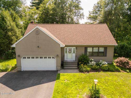 35 Nancy Theresa Ter, Colonie, NY, 12205-1728 | Card Image