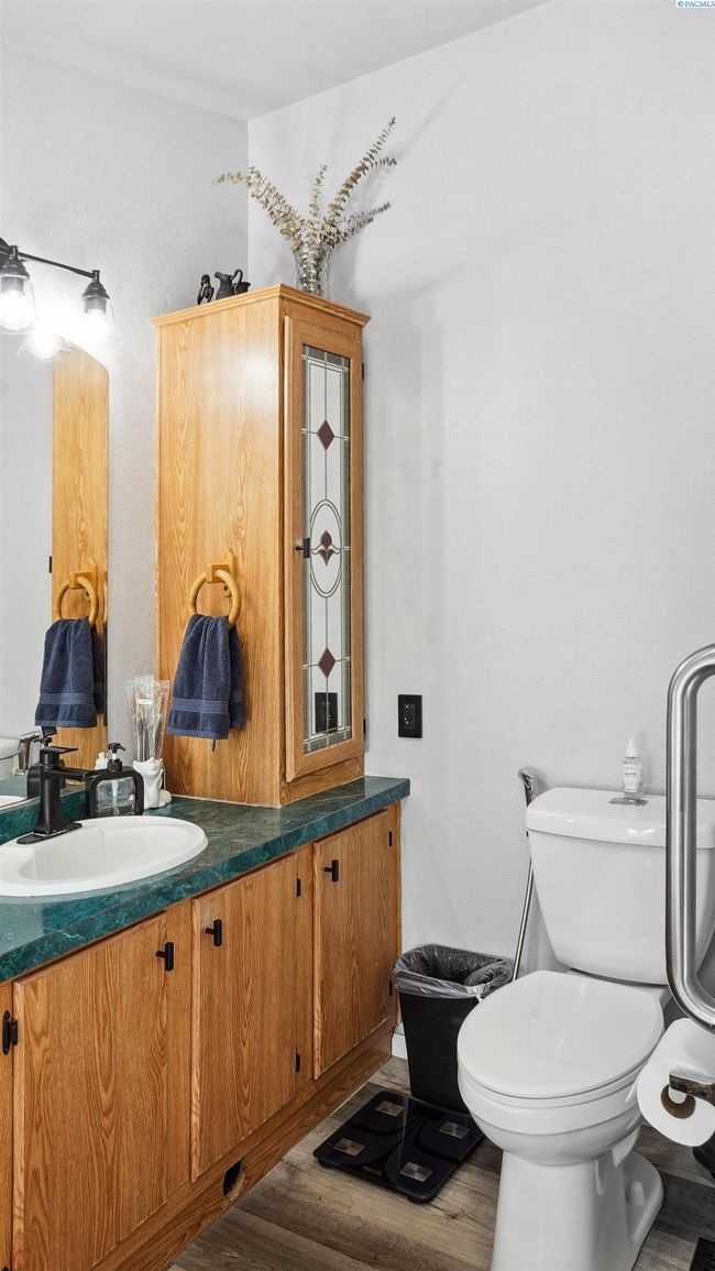 APT-23 - 726 Main Ave E, Home with 3 bedrooms, 2 bathrooms and null parking in Soap Lake WA | Image 23