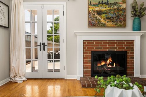3725 Gardenia Ave, Long Beach, CA, 90813-5119 | Card Image