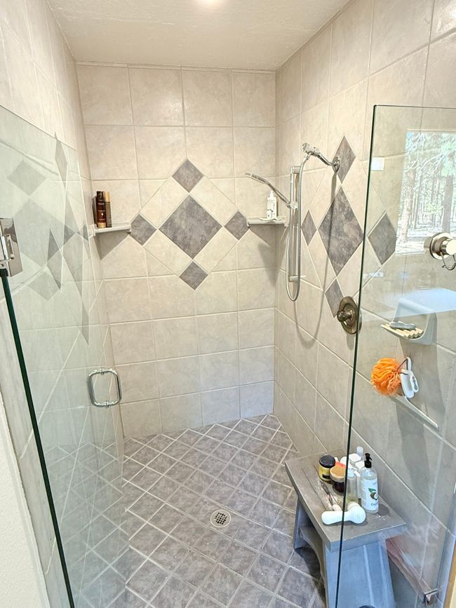 Tile walk in shower | Image 40