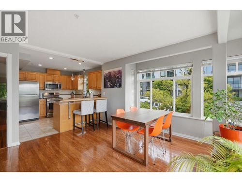 203 W 6th St, North Vancouver, BC, V7M1K7 | Card Image