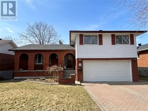 34 Village Cres, Sudbury, ON, P3A4X9 | Card Image