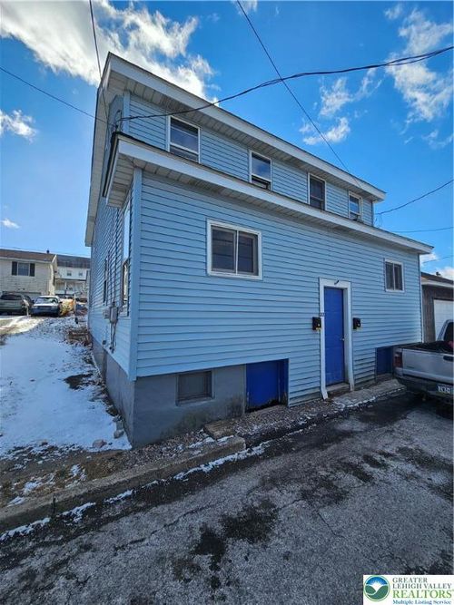 22 E Richards St, Summit Hill, PA, 18250-1221 | Card Image