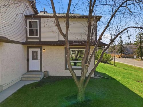 221 Deerpoint Lane Se, Calgary, AB, T2J6M6 | Card Image