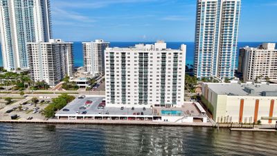 310 - 3000 S Ocean Drive, Condo with 1 bedrooms, 1 bathrooms and null parking in HOLLYWOOD FL | Image 2