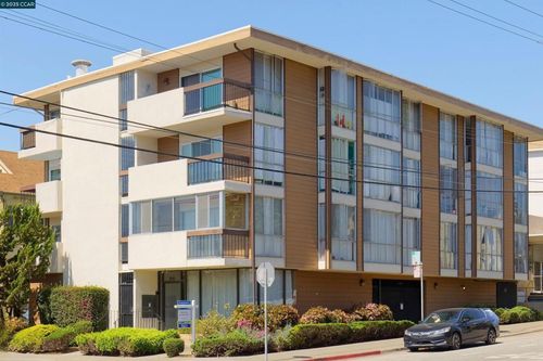 apt-203-4099 Howe St, Oakland, CA, 94611-5205 | Card Image