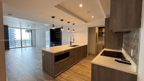 3510-801 S Miami Ave, Miami, FL, 33130-4537 | Card Image