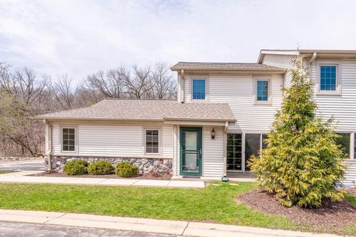 e-2255 Circle Ridge Road, Delafield, WI, 53018 | Card Image