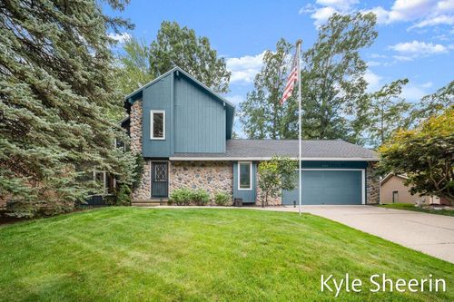 2222 Knickerbocker St Sw, Wyoming, MI, 49519-4281 | Card Image