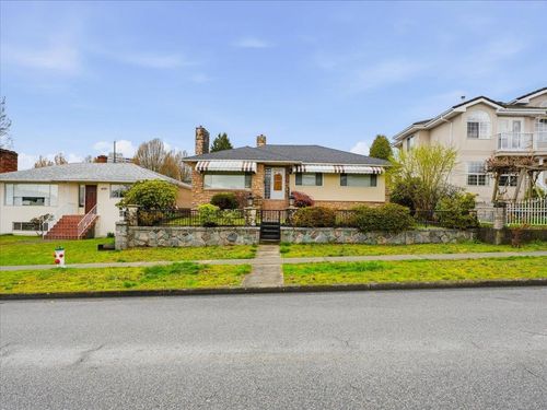 4009 Union St, Burnaby, BC, V5C2W9 | Card Image