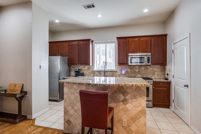 UNIT-16 - 13900 Noel Rd, Condo with 2 bedrooms, 2 bathrooms and null parking in Dallas TX | Image 7