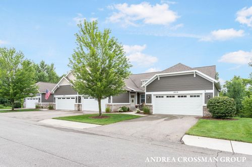 10115 S Crossroad Cir Se, Caledonia, MI, 49316-8040 | Card Image