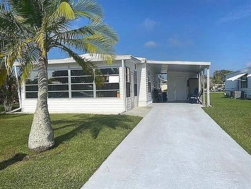 21 Flores Way, Port St. Lucie, FL, 34952-2355 | Card Image