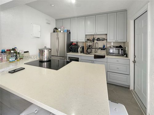 971 79th Ter, Miami Beach, FL, 33141-1802 | Card Image