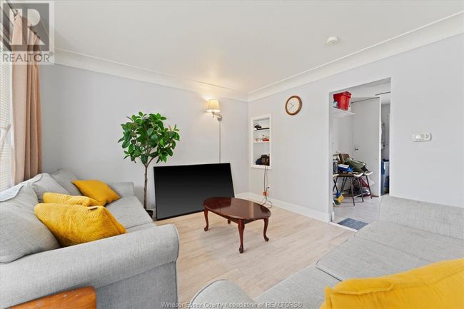 1033 Harrison Ave, House other with 3 bedrooms, 2 bathrooms and null parking in Windsor ON | Image 5