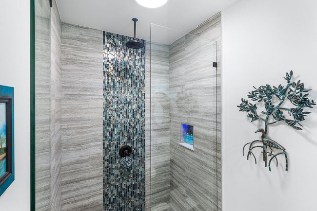 261-W-Seaview-Drive-guest-bathroom-b | Image 18