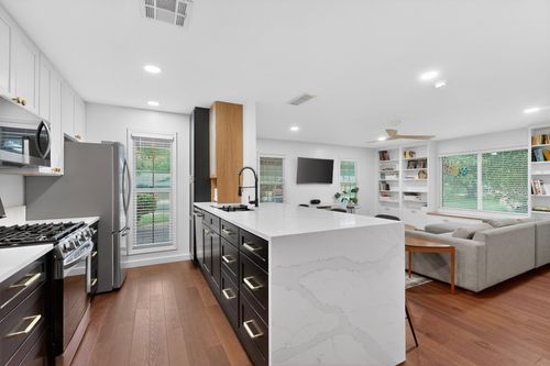 5541 Pine Pl, Austin, TX, 78744-3652 | Card Image