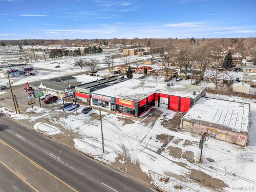 3208 S Dort Hwy, Flint, MI, 48507-5222 | Card Image