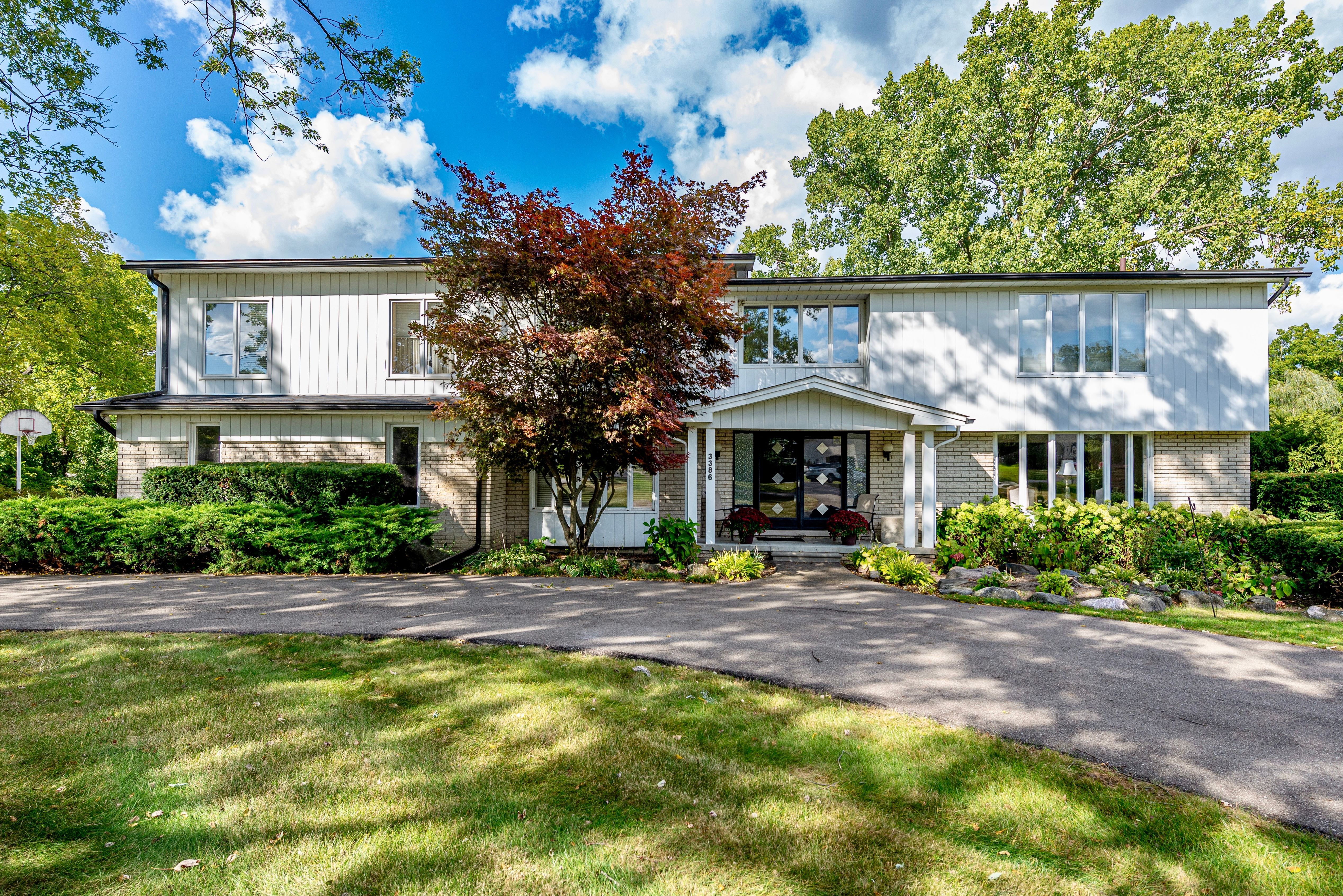 Parkland Dr, West Bloomfield, MI 48322