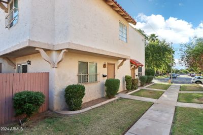 8839 N 12 Th Place, Townhouse with 3 bedrooms, 2 bathrooms and null parking in Phoenix AZ | Image 2