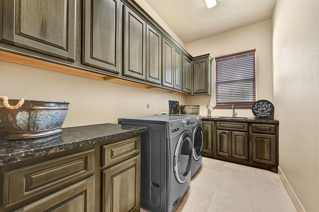 Laundry Room | Image 31