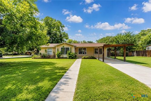 140 Hillcrest Dr, Luling, TX, 78648-3525 | Card Image