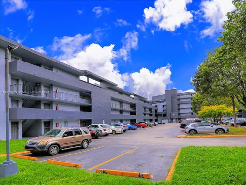 apt-302-210 Fontainebleau Blvd, Miami, FL, 33172-4570 | Card Image