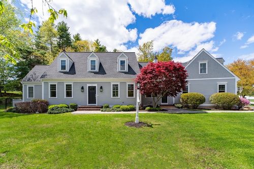 15 Loeffler Ln, Medfield, MA, 02052-3142 | Card Image
