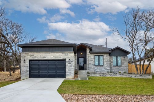 8221 Old Austin Rd, Selma, TX, 78154-3470 | Card Image